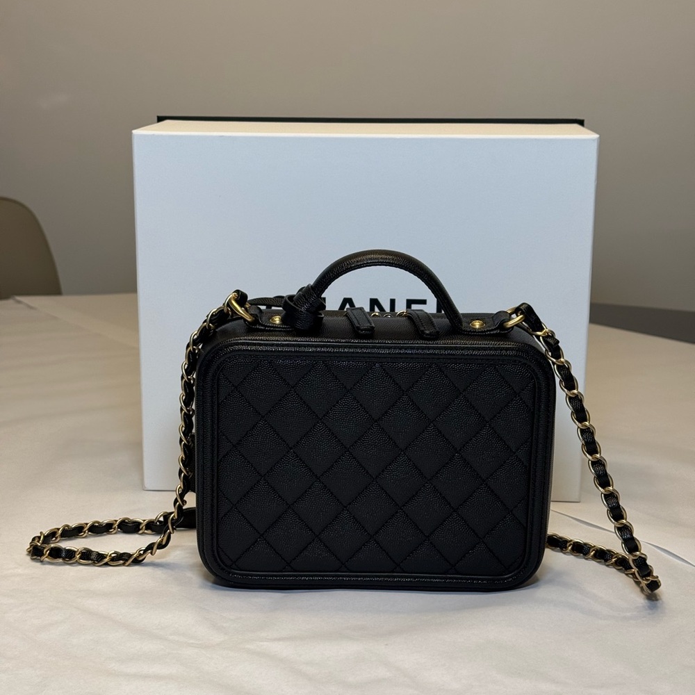 Chanel CC Vanity Case BlackCrossbody Bag with Gold Accents - Picture 2 of 16